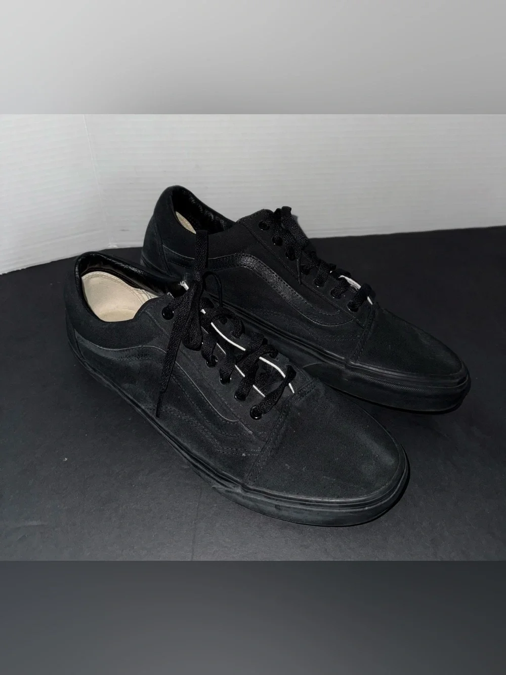 VANS Classic Black Old Skool Lifestyle Icon Side Stripe Skater Sneakers 11.5 Men - Picture 1 of 7